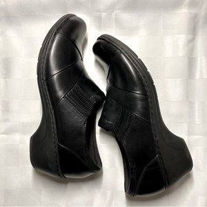 Clarks Women's Channing Essa Leather Zip Up Black Shoes, 9